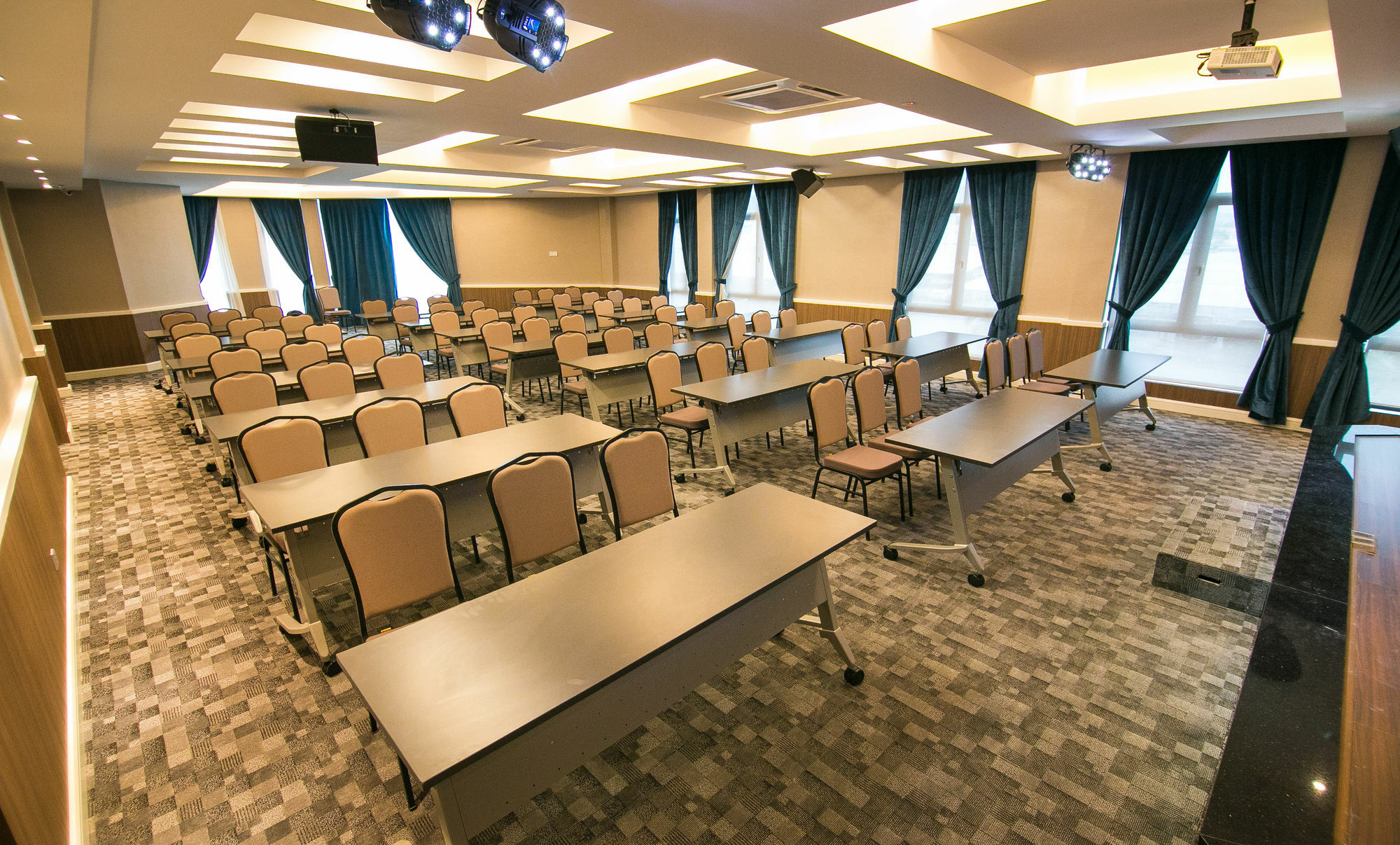 Hotel Indra - Boutique 3*